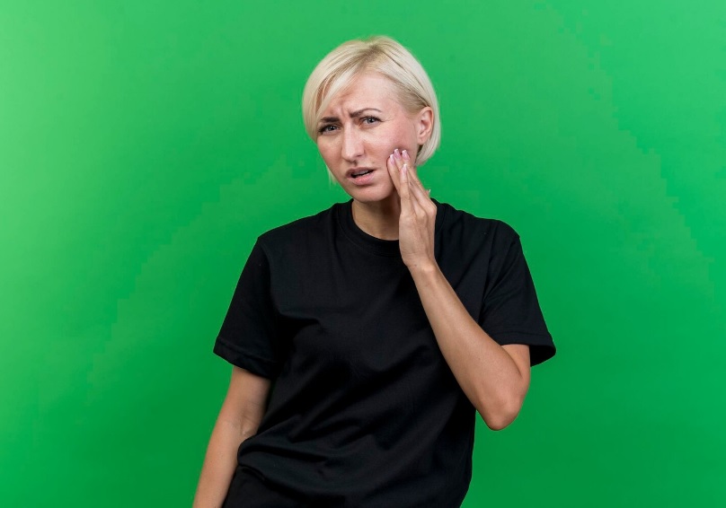 Co spowalnia gojenie ran i otarć w jamie ustnej?