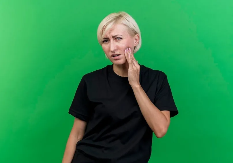 Co spowalnia gojenie ran i otarć w jamie ustnej?