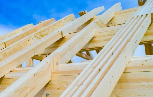 Jakie gatunki drewna najczęściej wykorzystuje się do produkcji klejonki?